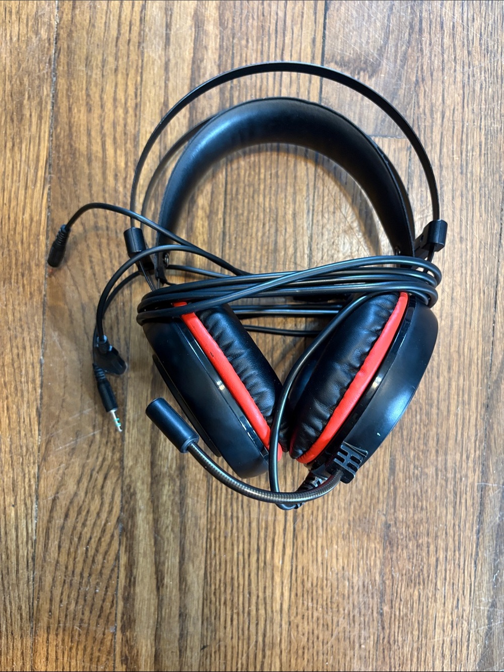 Over-Ear Wired Gaming Headset in Black and Red - Picture 2 of 9